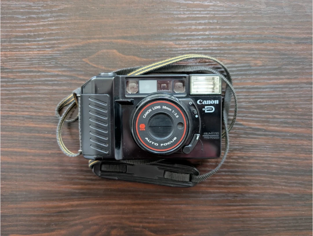 Canon Quartz Auto Focus 38mm 1:2.8 Film Camera