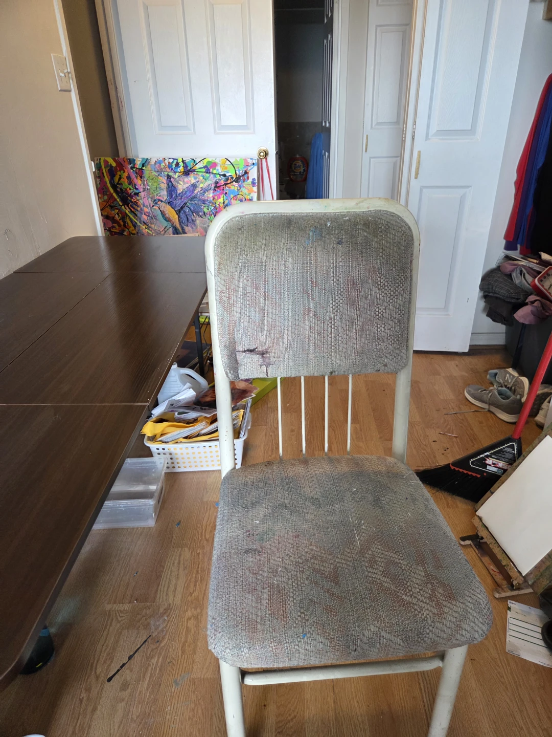 FREE TABLE AND CHAIR - photo 2