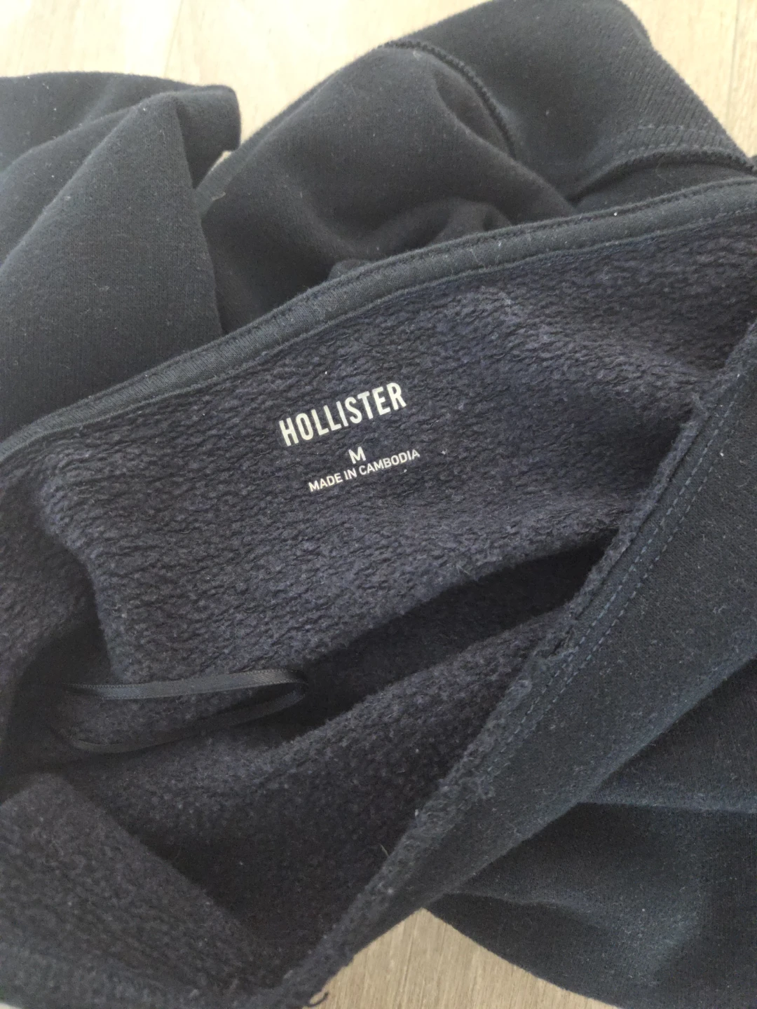 Hollister Off-Shoulder Sweatshirt - Black - photo 4