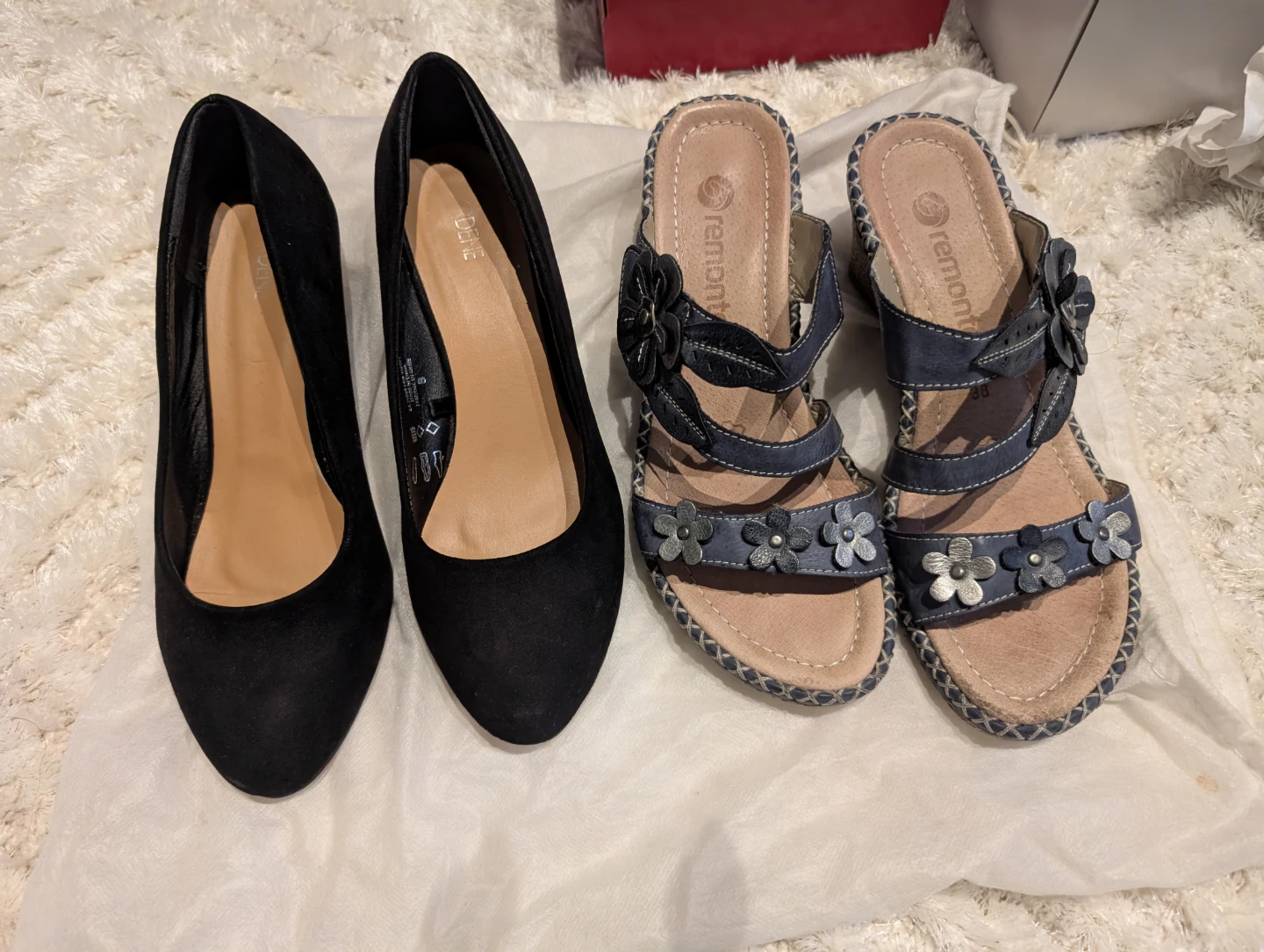 Black wedge heels and Remonte blue sandals - photo 2