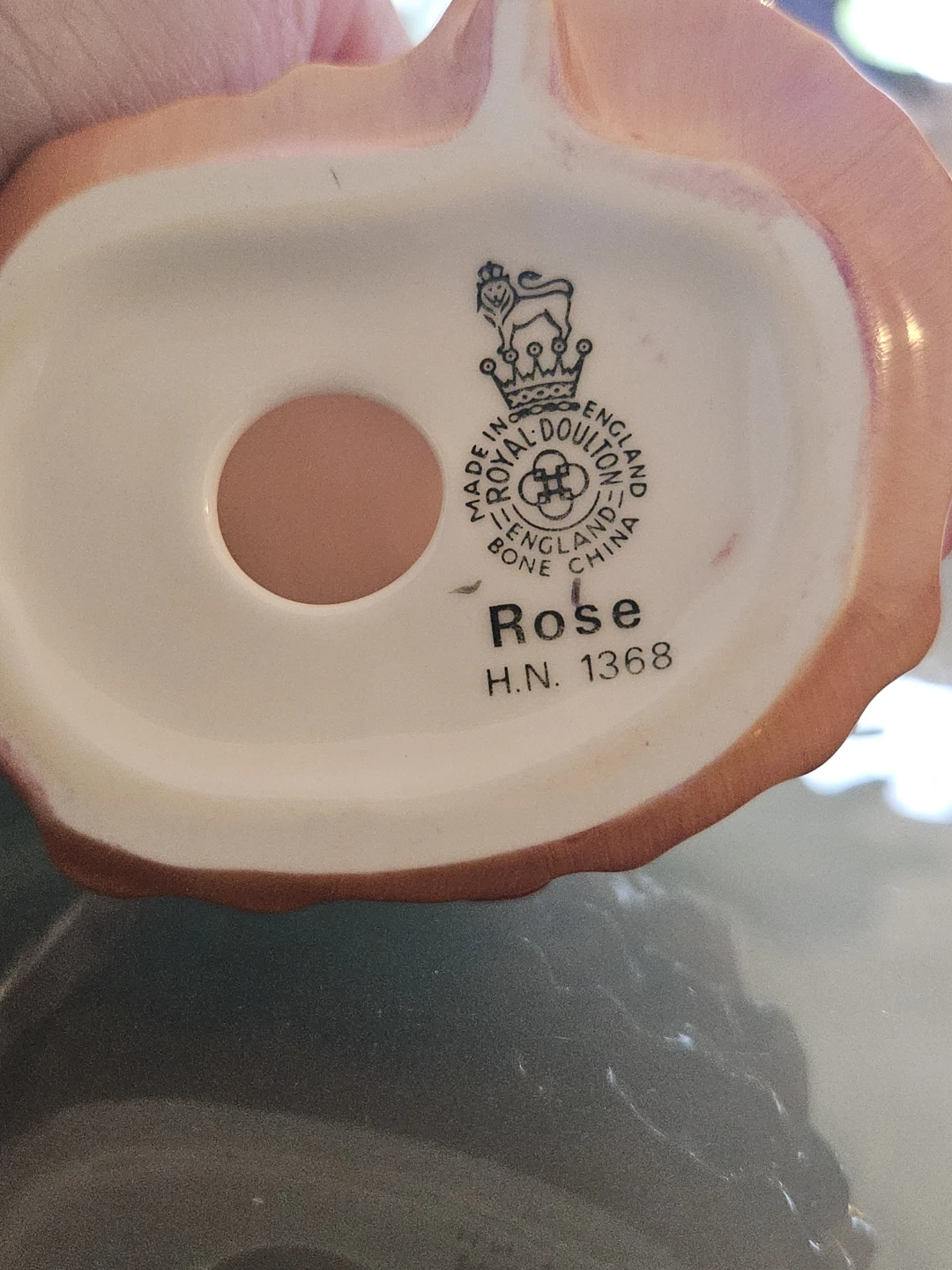 Royal Doulton "Rose" HN 1368 Figurine - photo 2
