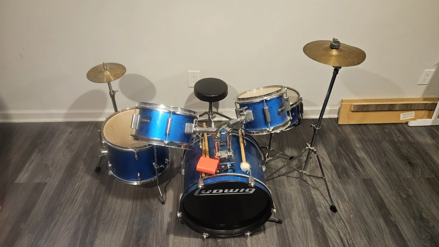 Junior Ludwig Blue Drum Kit with Throne and Cymbals - photo 2
