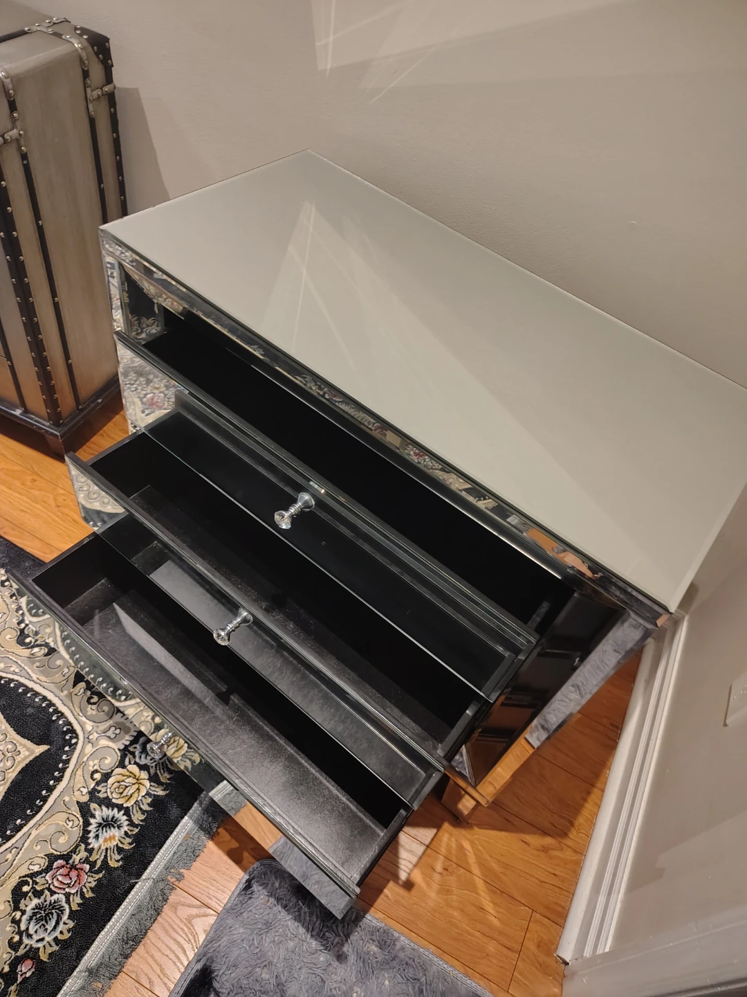 Mirrored 3-Drawer Chest - photo 5
