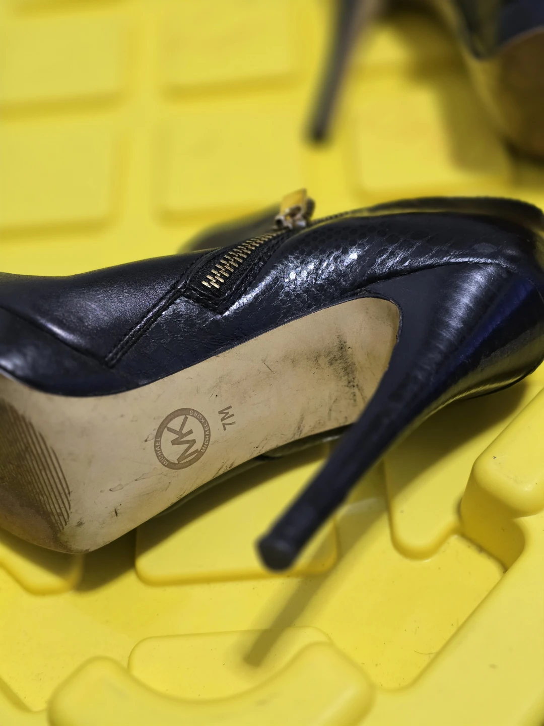 Michael Kors Black Leather Ankle Boots - photo 4