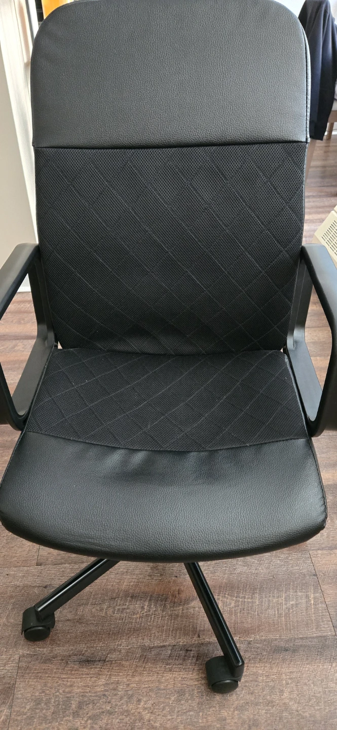 Black office chair