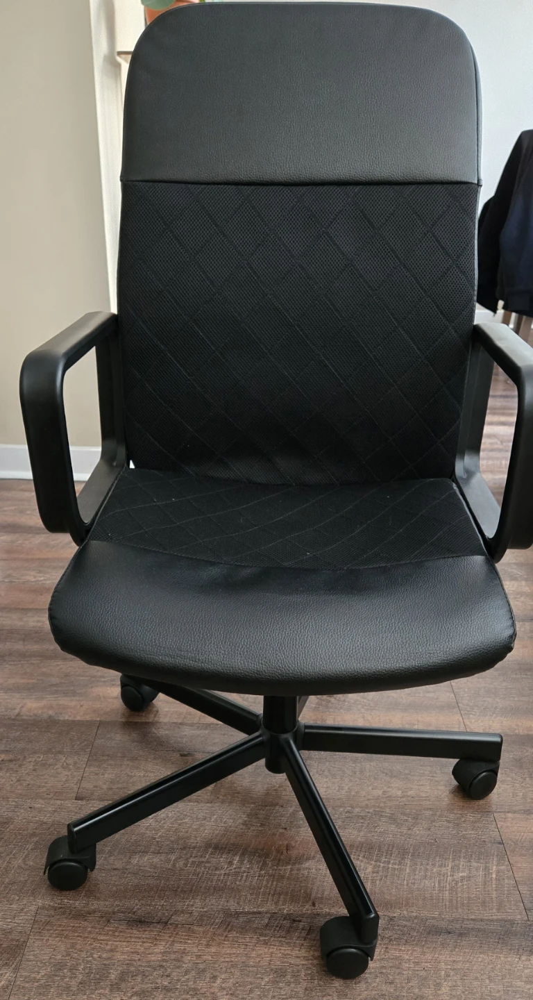 Black office chair - photo 2