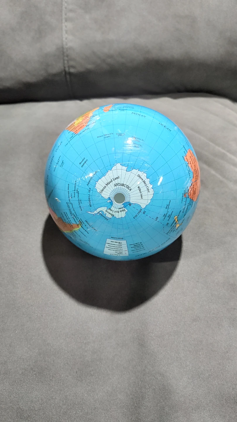 Plastic Globe - photo 3