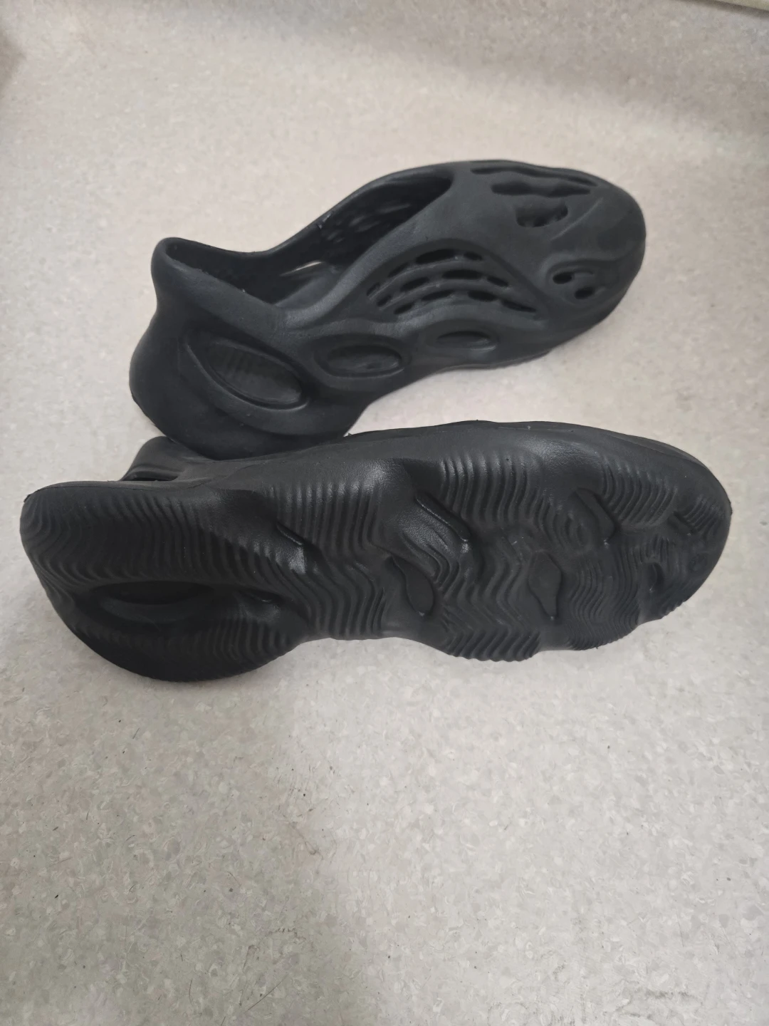 Black Yeezy Foam Runner - photo 2