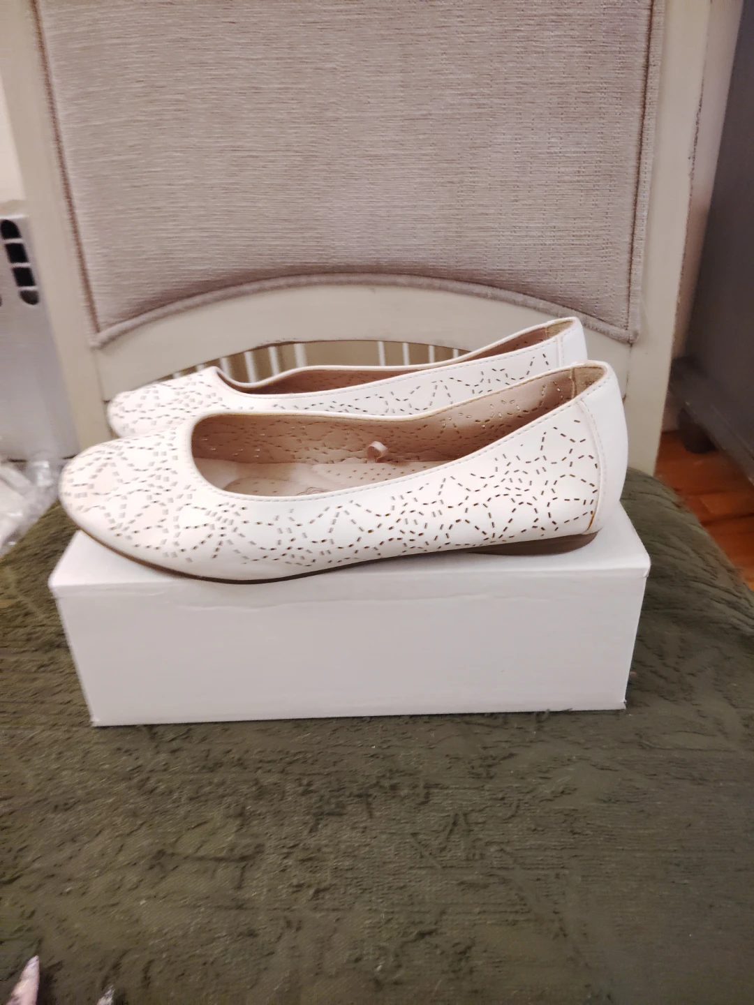 White MOOTSIS FOOTSIES Ballet Flats - Size 6 - photo 2