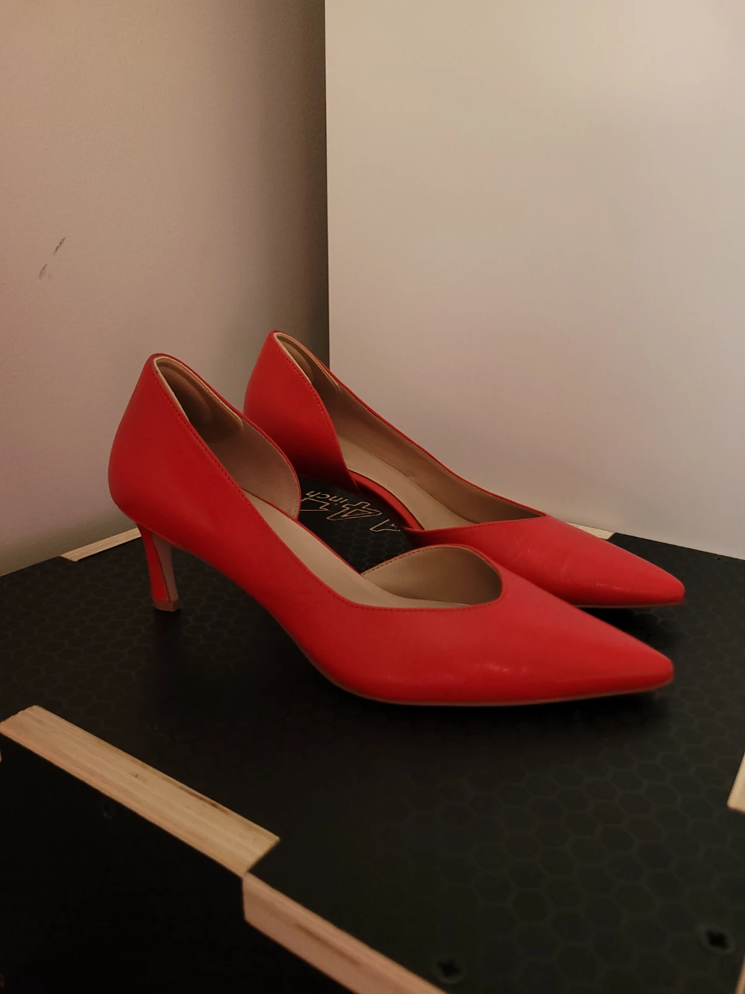 Naturalizer Red Pointed Toe Kitten Heels size 8