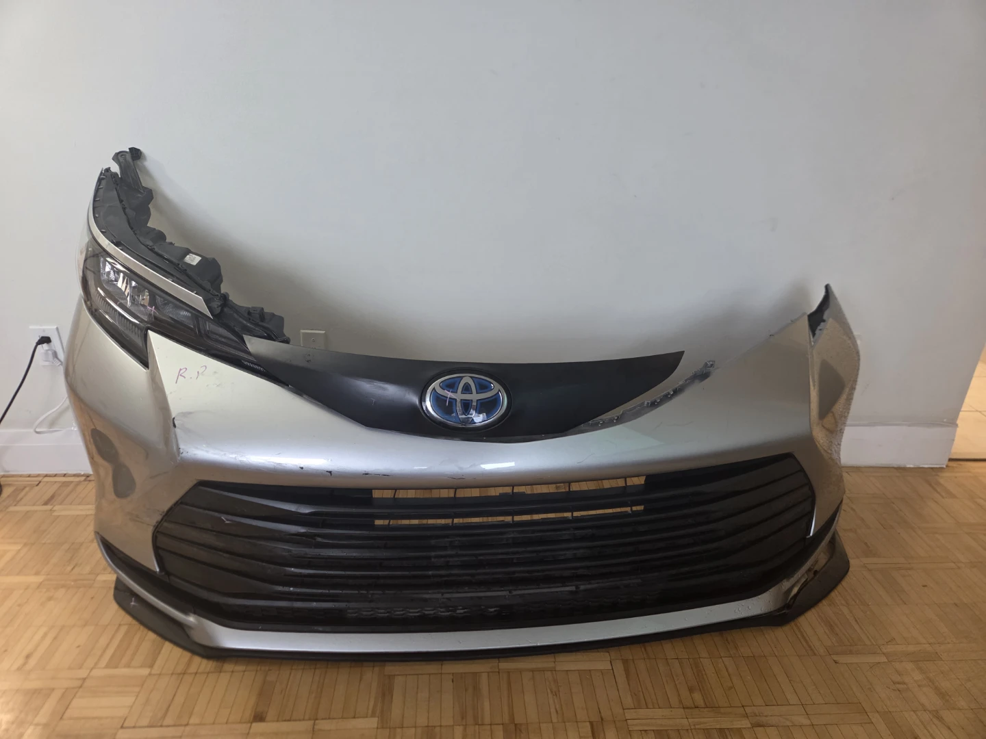 Toyota Sienna Front Bumper - photo 2