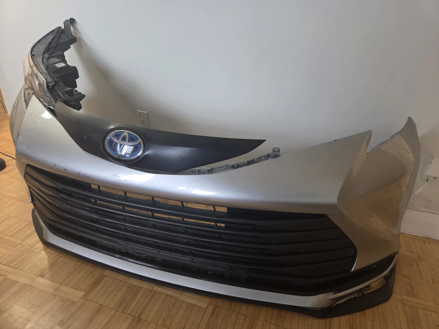 Toyota Sienna Front Bumper - photo 4