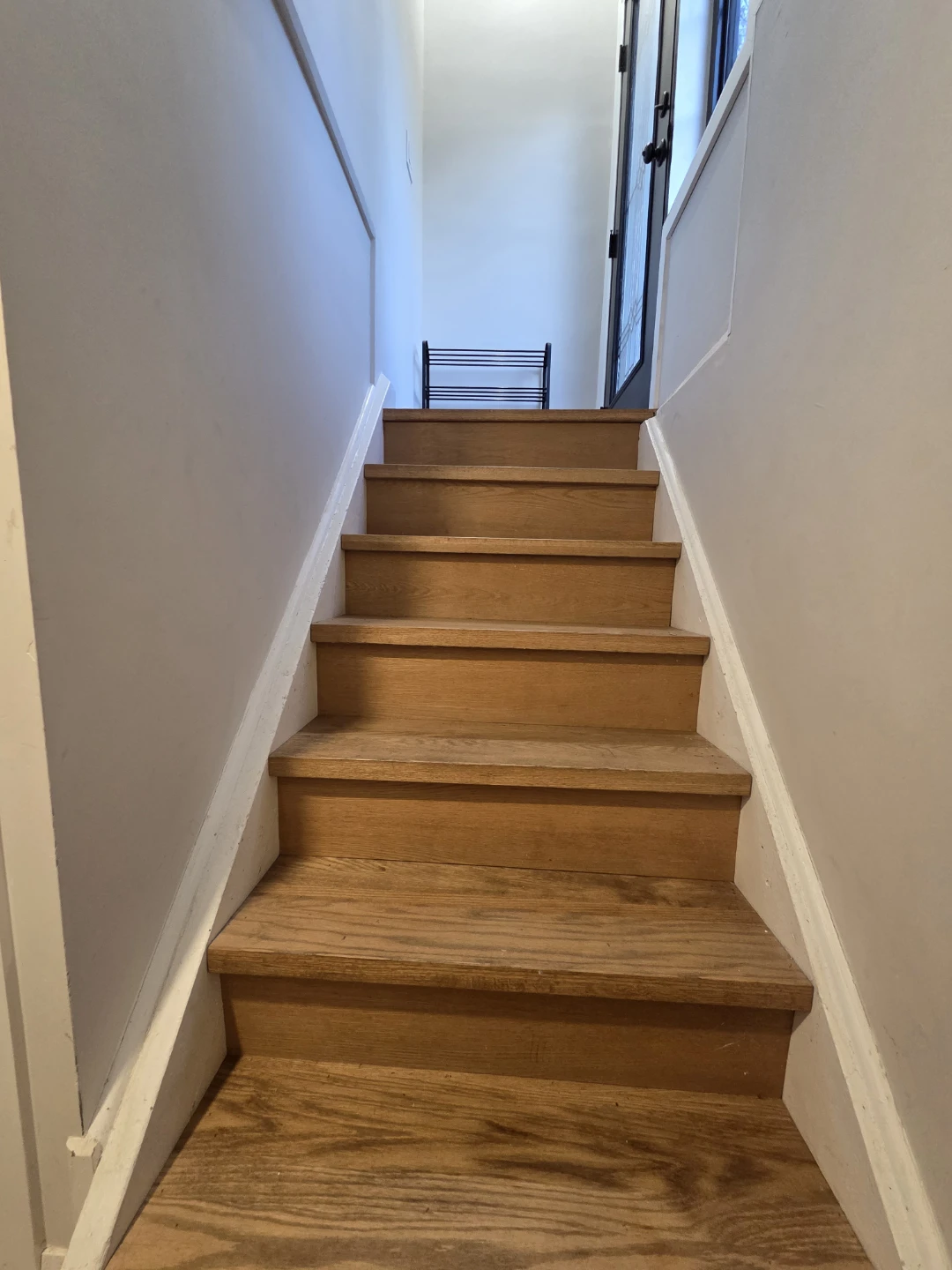 Two bedroom basement apartment close to warden station - photo 2