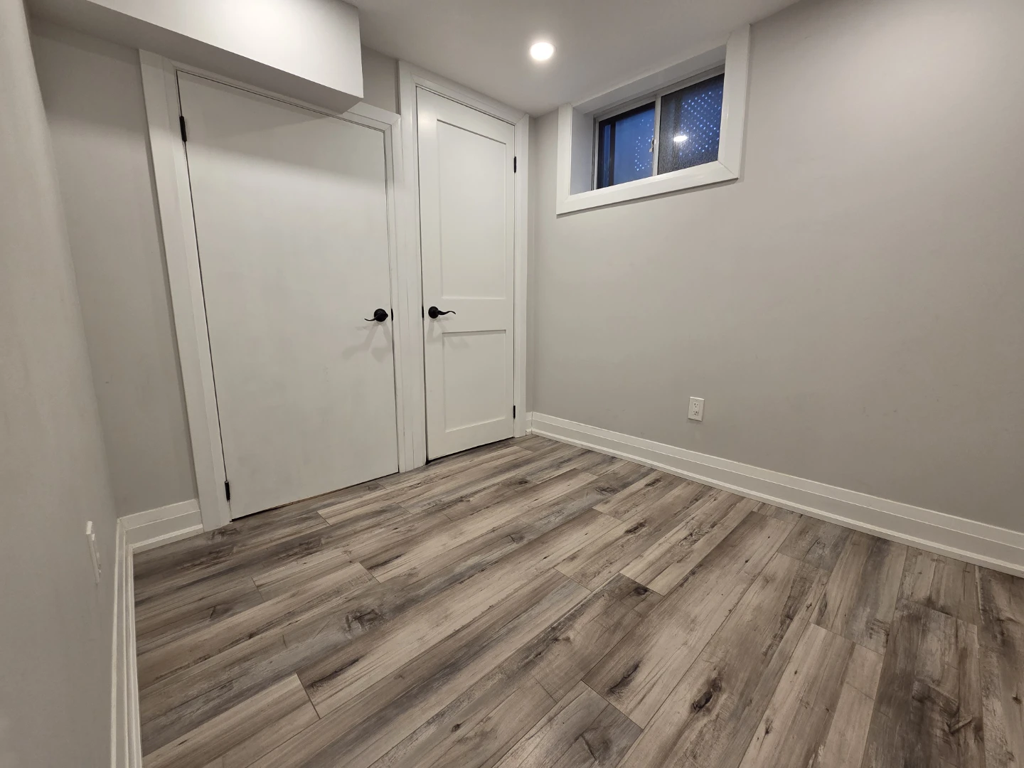 Two bedroom basement apartment close to warden station - photo 5