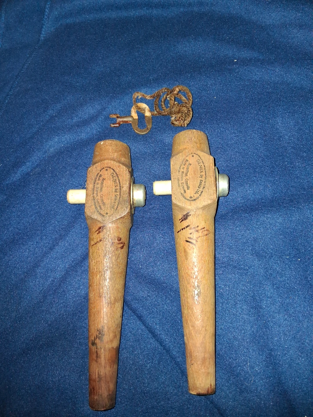 4 GENEVA Wooden Taps with Keys - photo 2
