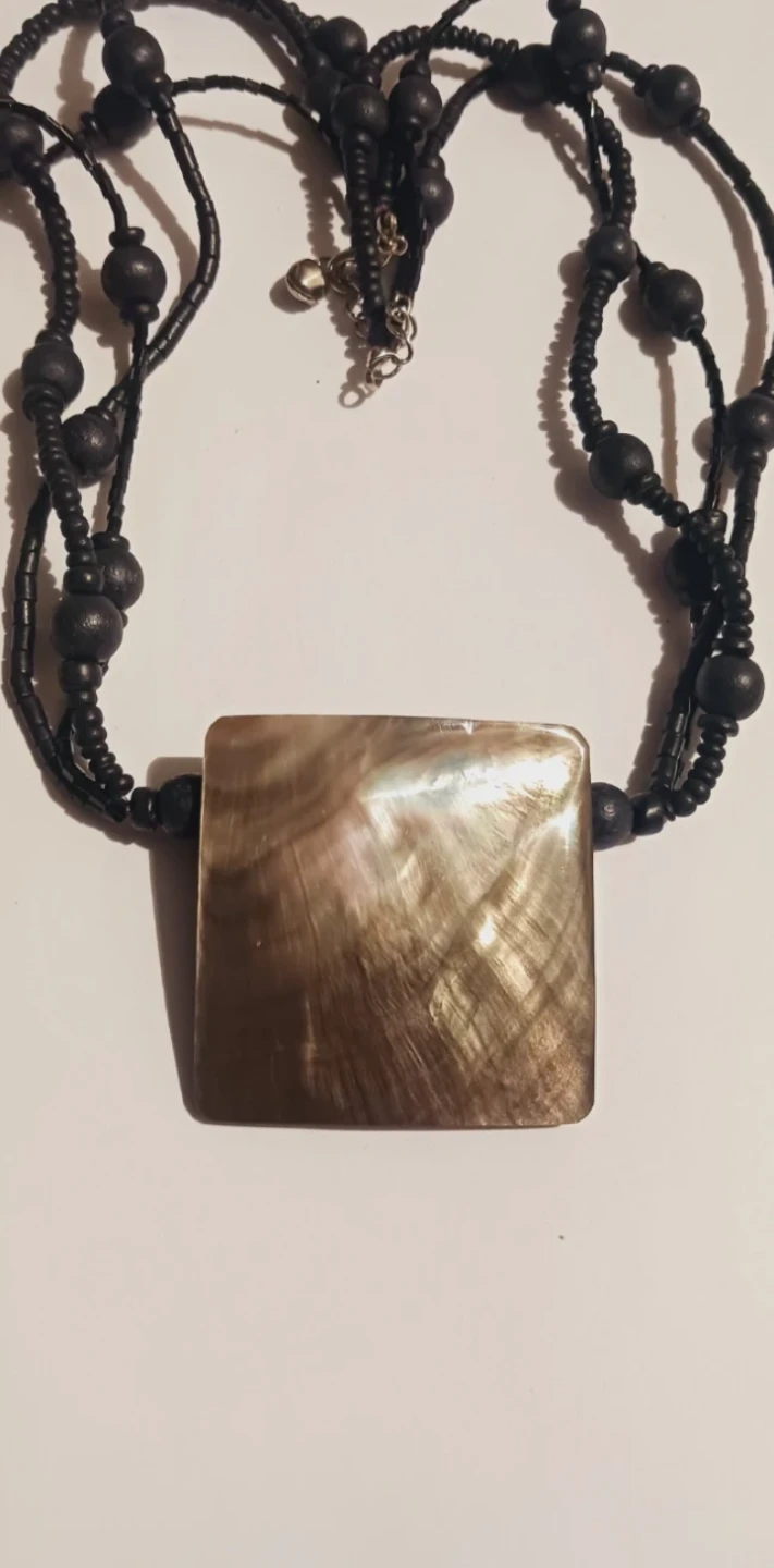Gorgeous Mother of Pearl Square Pendant Beaded Necklace - photo 2