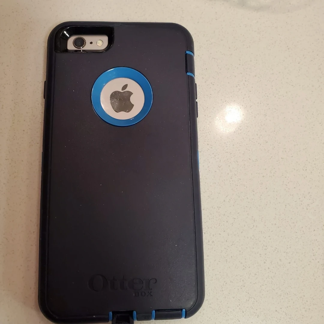 Iphone 6s w/OtterBox Defender Case with Swivel Belt Clip - photo 3