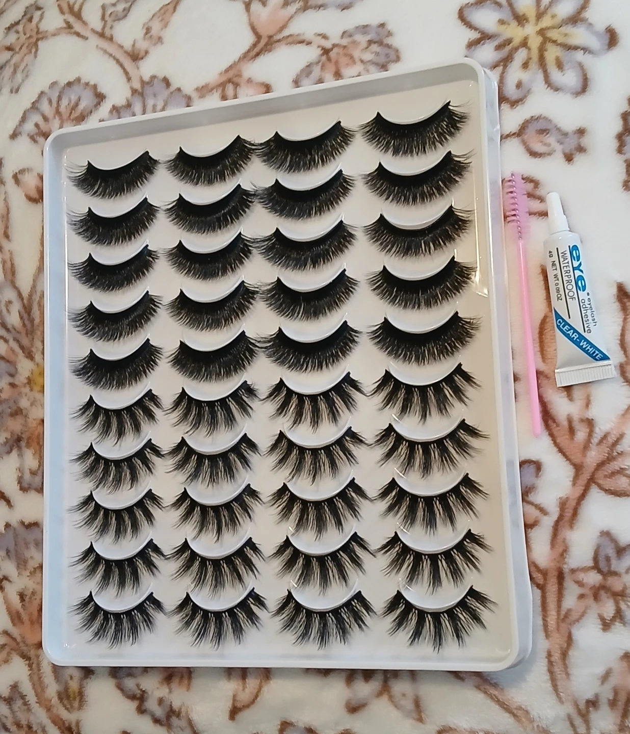 20 New Eyelash Pairs Set with Adhesive and Applicators