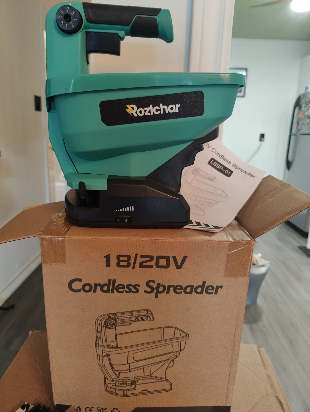 Rozlchar 18/20V Cordless Spreader - photo 2