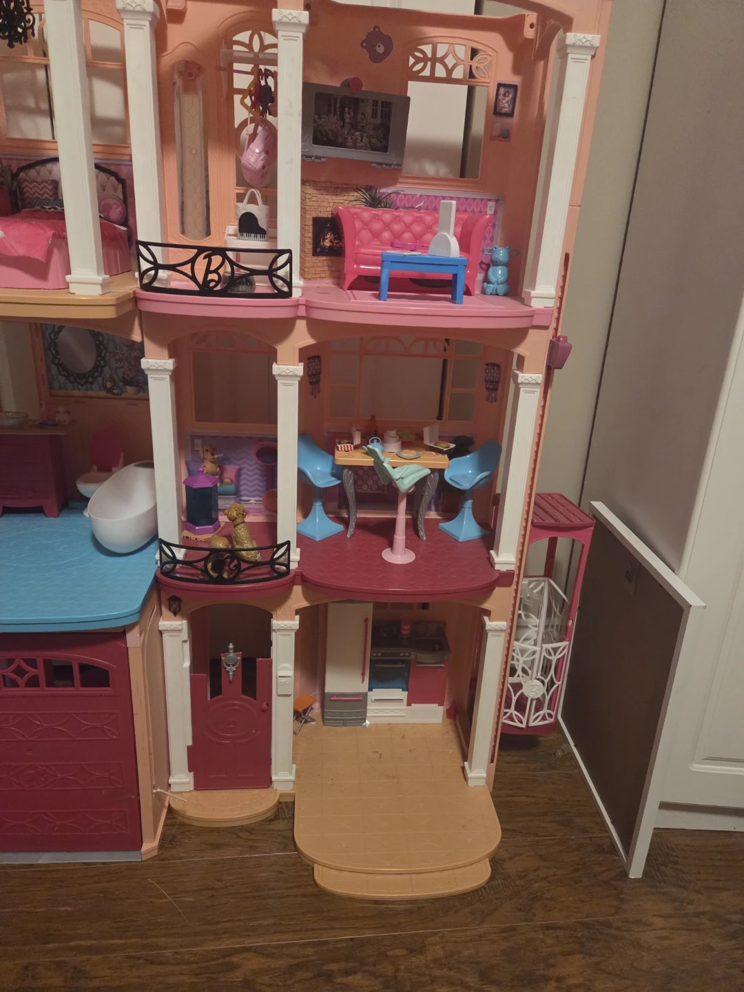 Barbie Dreamhouse Dollhouse with Accessories
