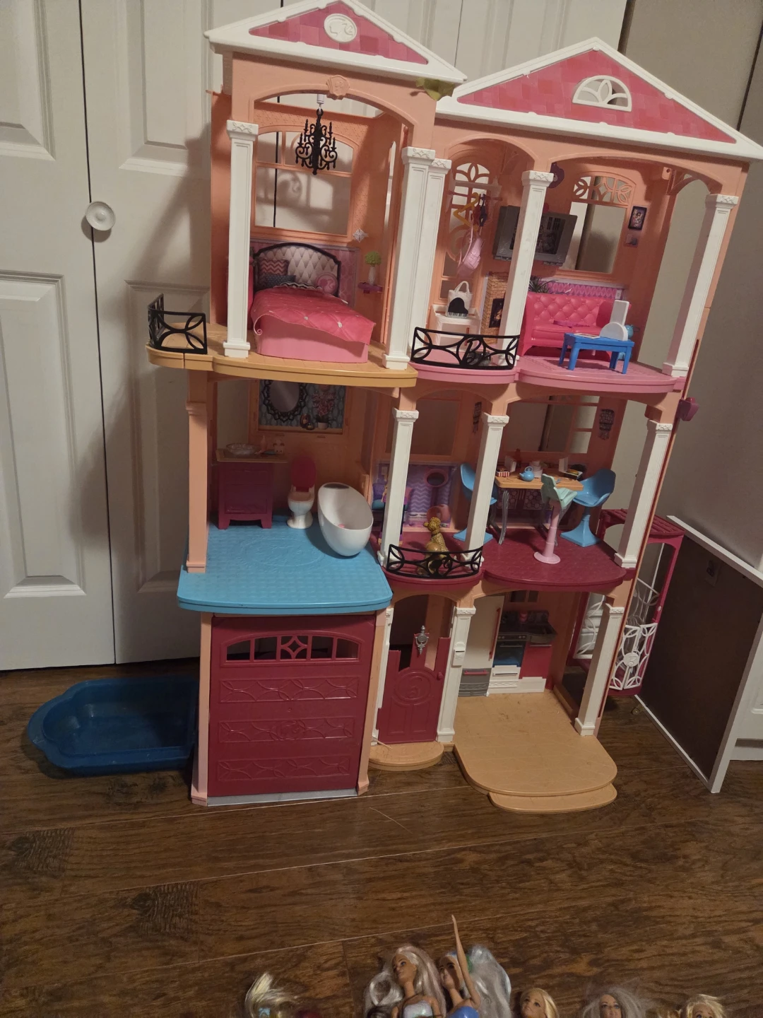 Barbie Dreamhouse Dollhouse with Accessories - photo 2