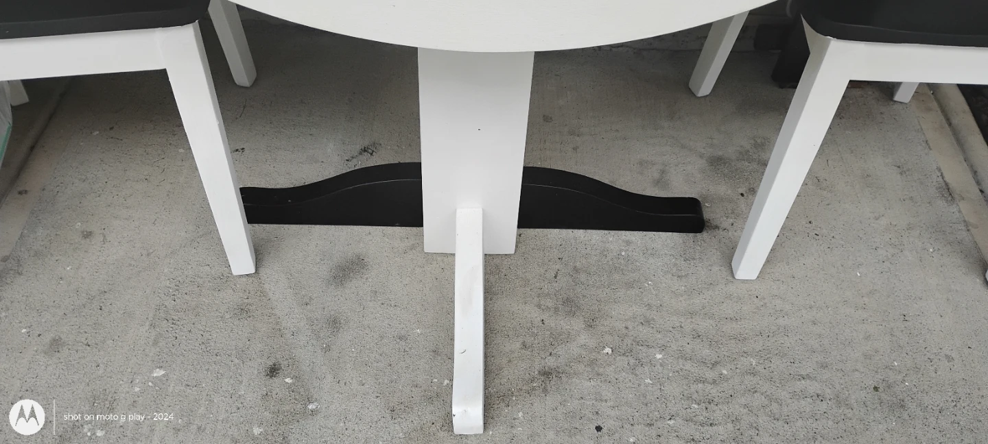 Table and two chairs - photo 2