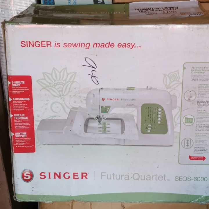 Singer Futura Quartet SEQS-6000 Sewing Machine