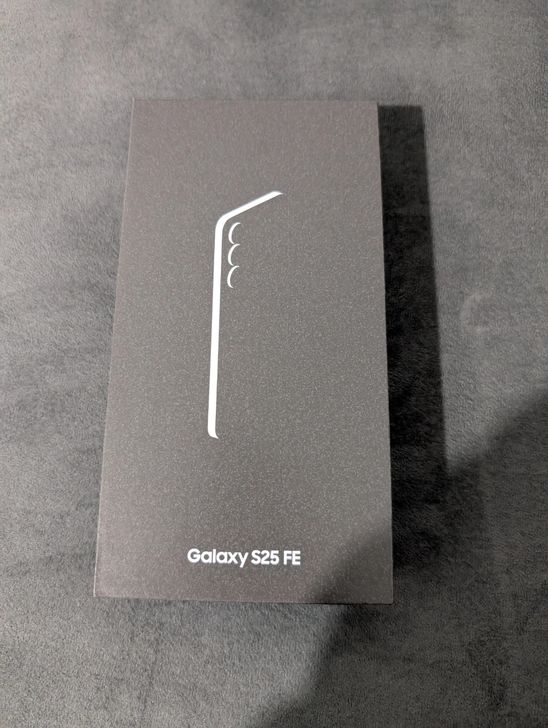 Samsung Galaxy S25 FE Smartphone with Case - photo 3