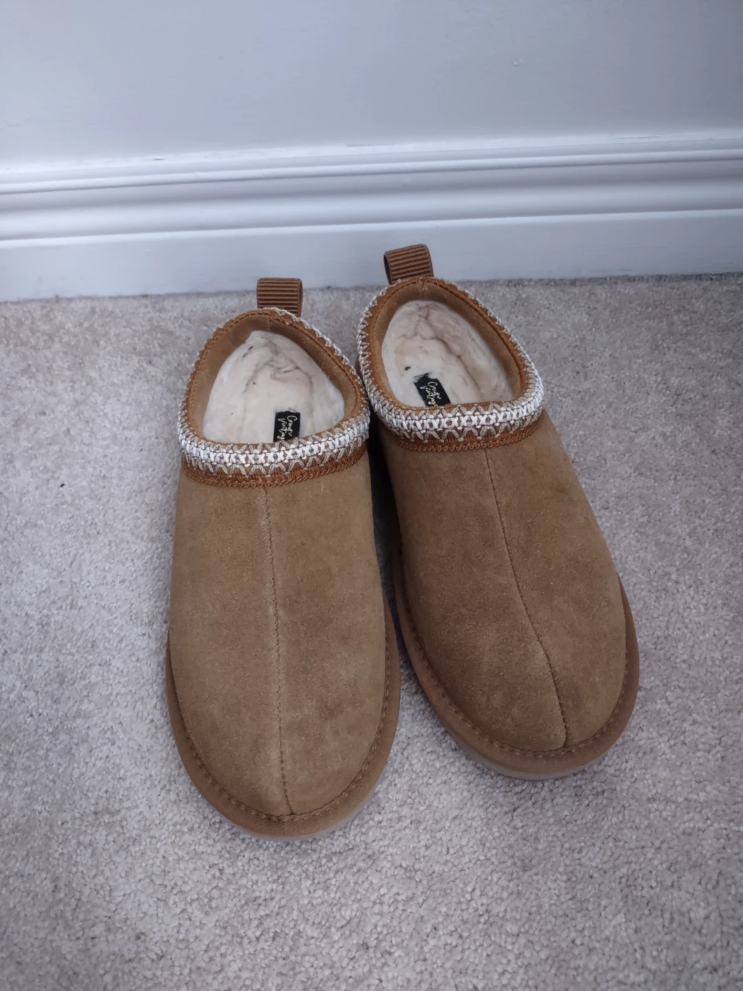 Size 8 Tasman style shoes