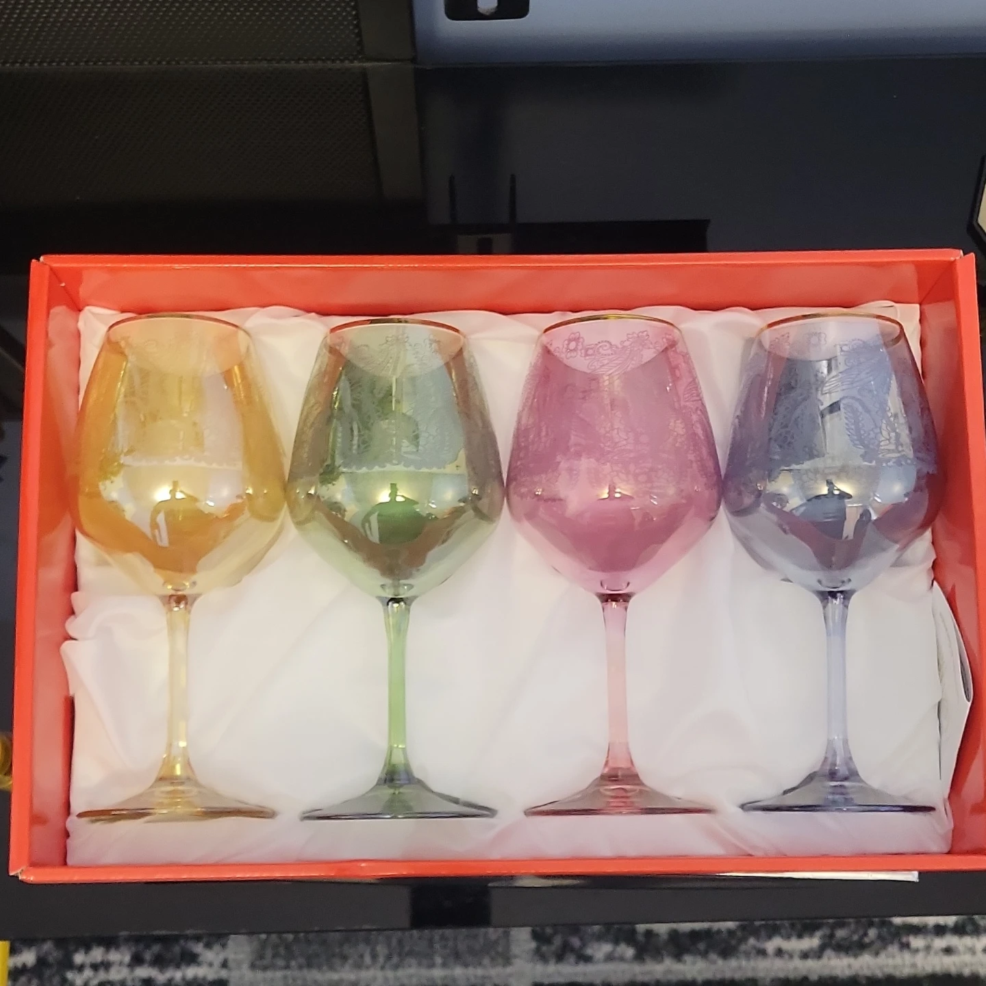 Italian Decor Set of 4 Iridescent Wine Glasses
