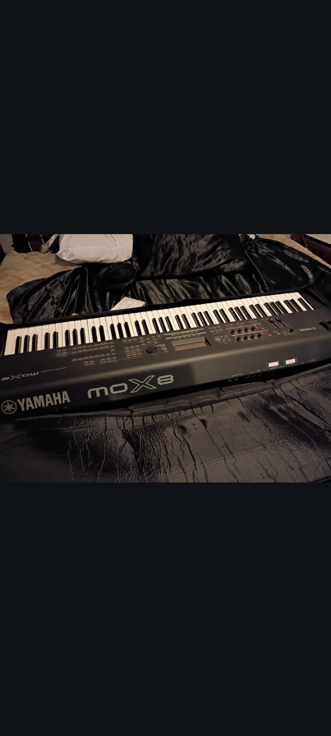 Yamaha MOX8 keyboard