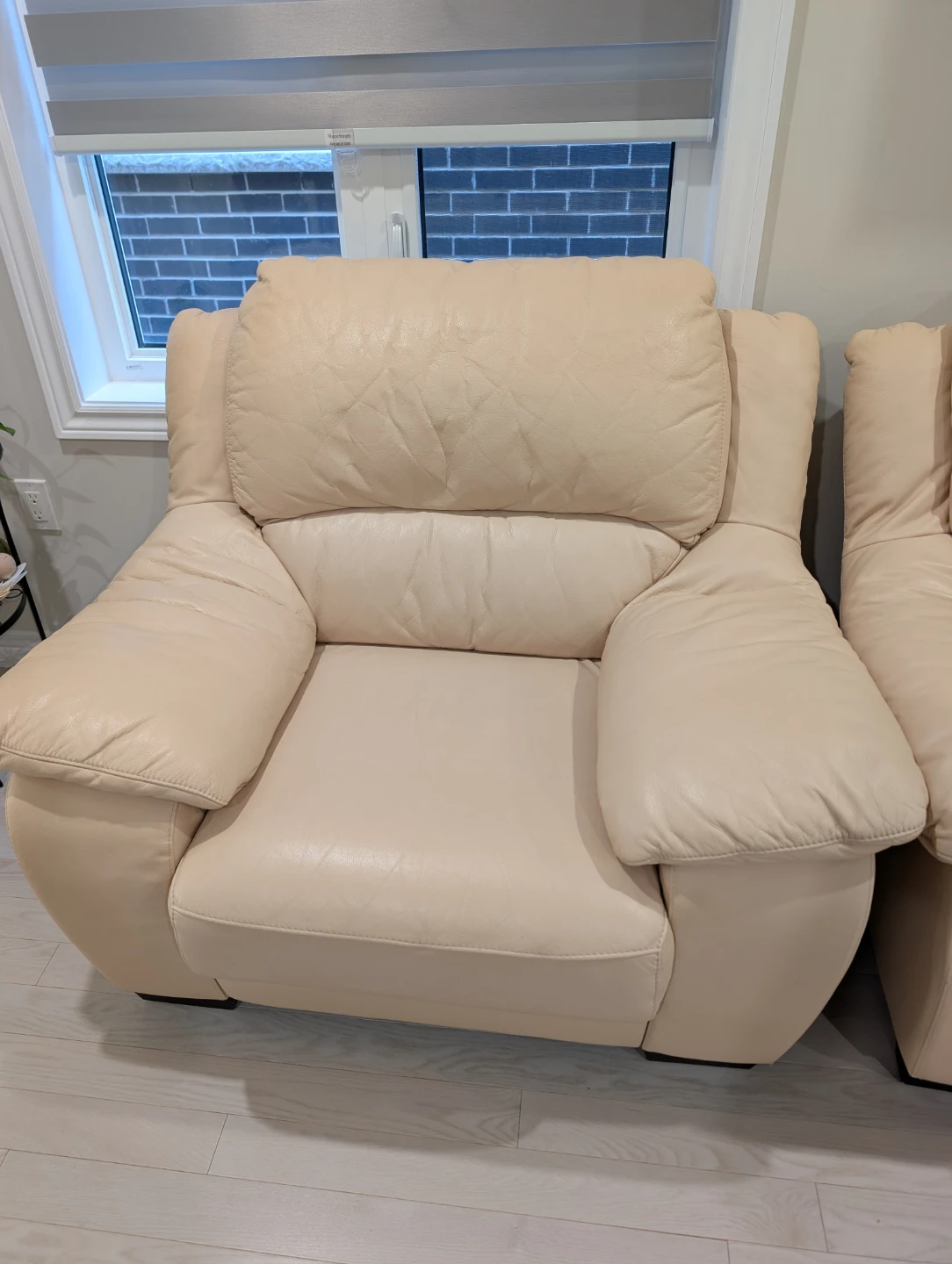 Beautiful Sofa / Couch - Excellent Condition - photo 3