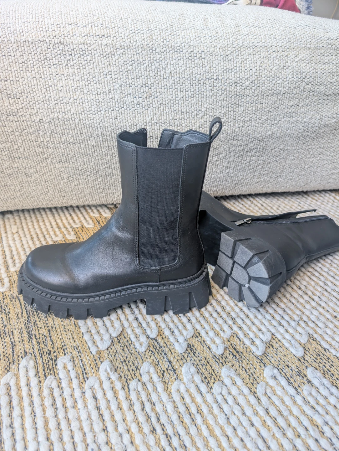 Steve Madden Black Leather Chelsea Boots - Size 9.5 - photo 4