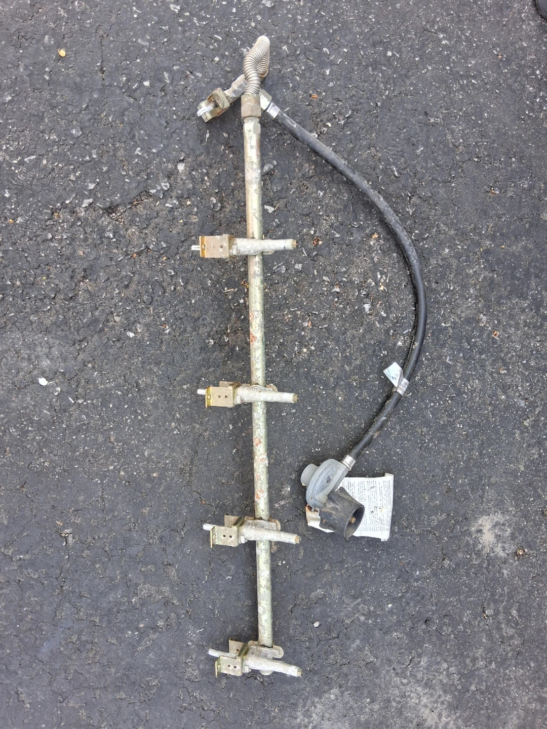 Gas Burner Assembly with Regulator