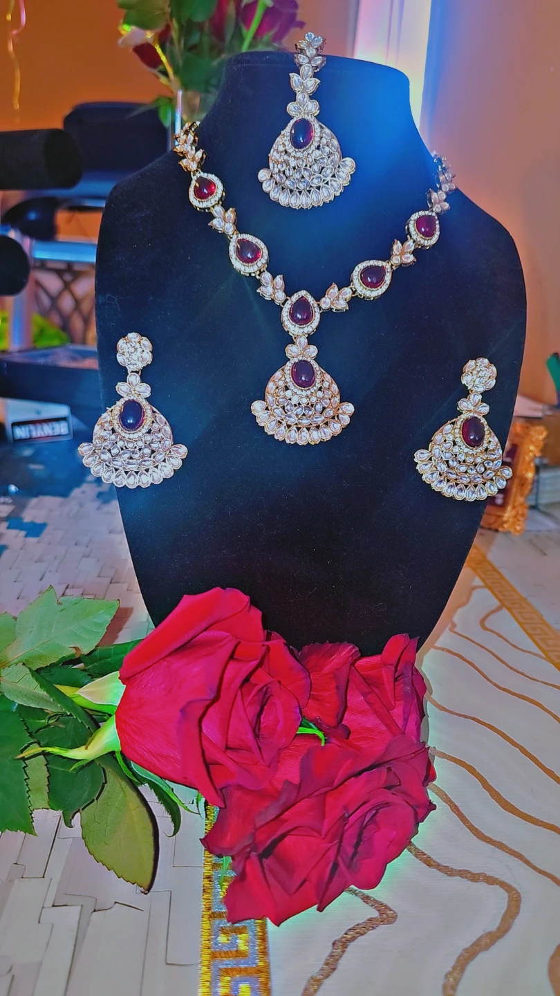 Maroon kundan  Set with Tikka