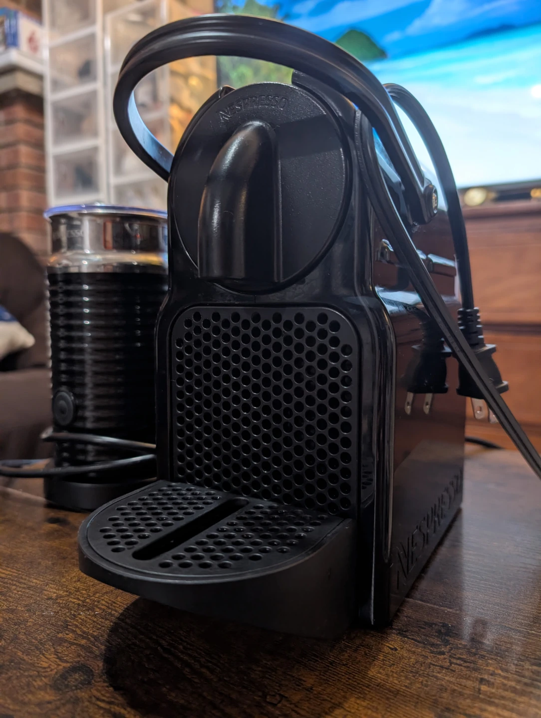 Nespresso Delonghi Coffee Machine with Milk Frother