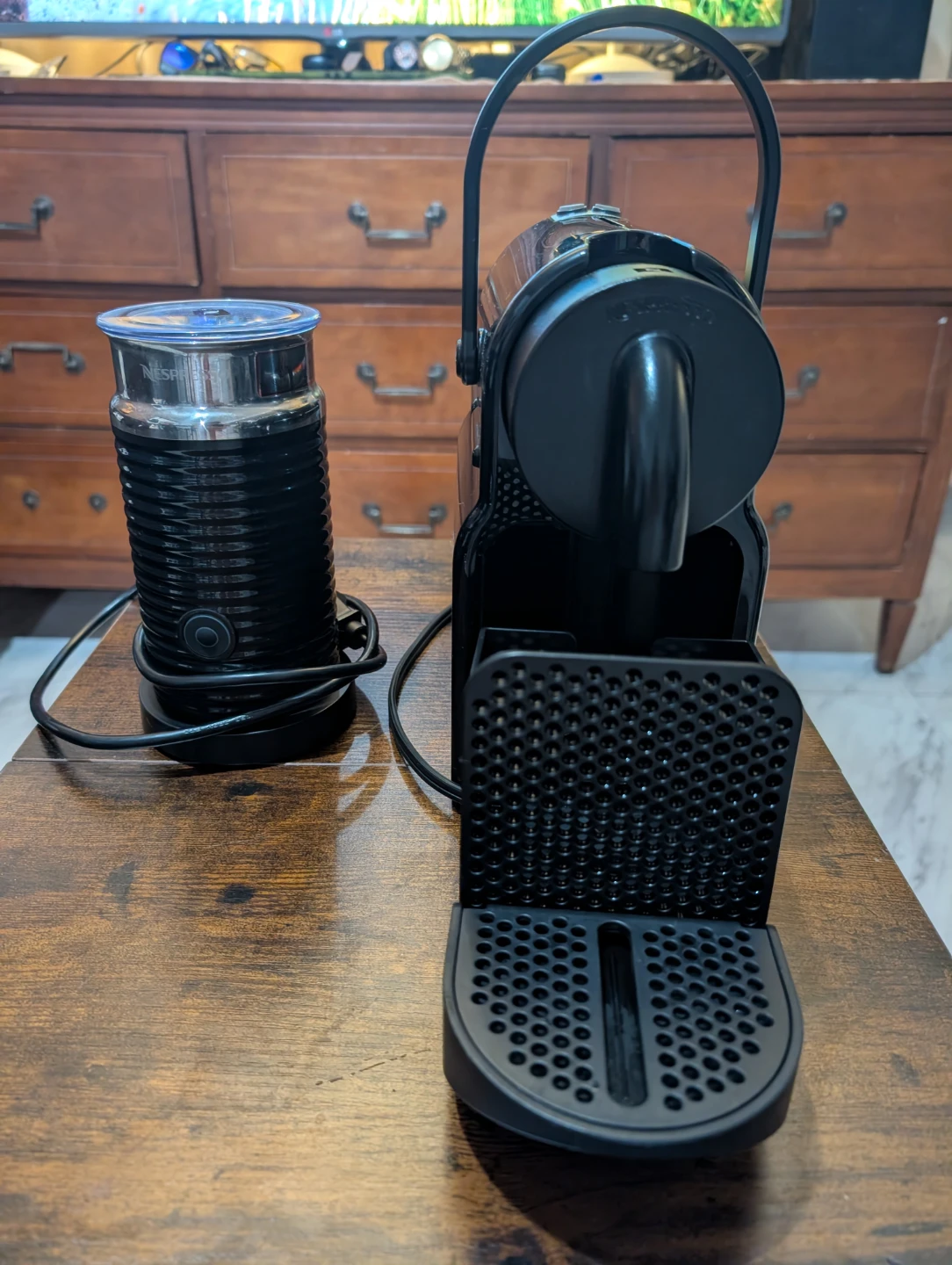 Nespresso Delonghi Coffee Machine with Milk Frother - photo 3