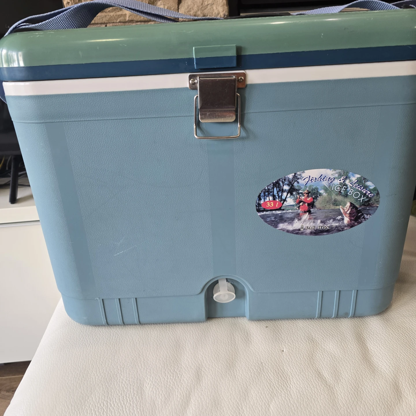 Dae Won Fishing & Leisure Ice Box Cooler 33 L - photo 2