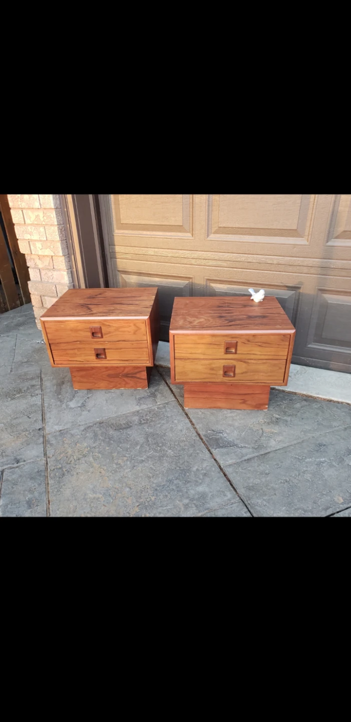 Pair of Mid-Century Modern Wood Nightstands