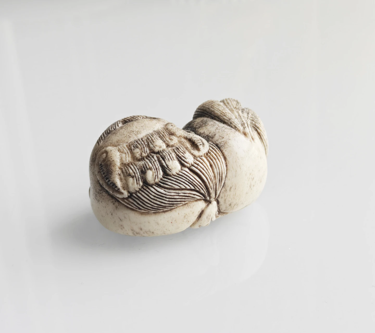 Antique Japanese Hand Carved Netsuke Mythical Guardian Figure - photo 3