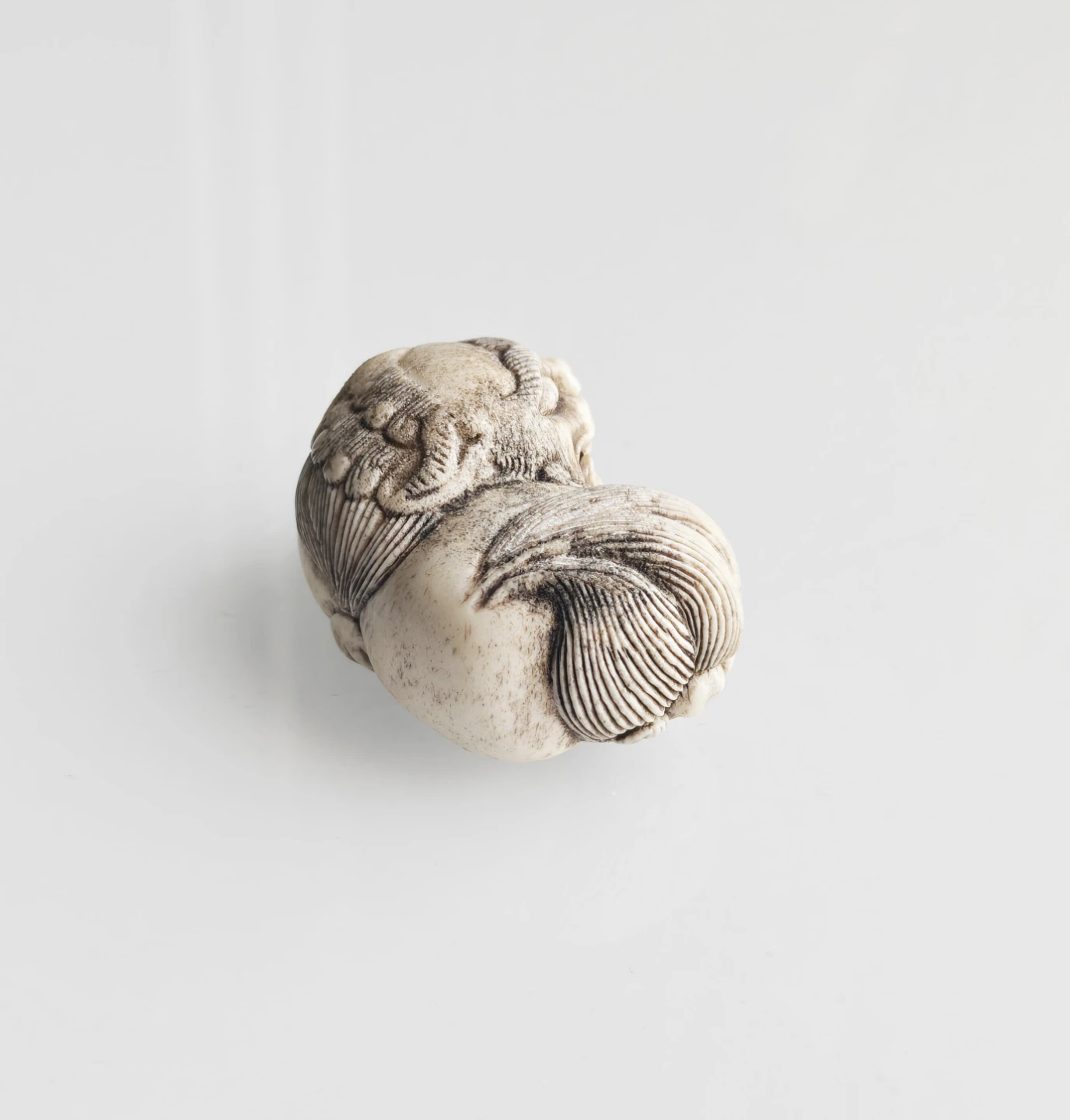 Antique Japanese Hand Carved Netsuke Mythical Guardian Figure - photo 4