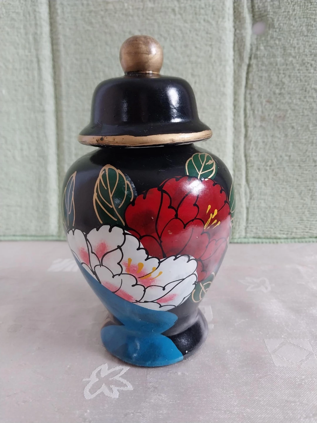 Decorative Black G8nger Jar with Floral Design. Pick up only.