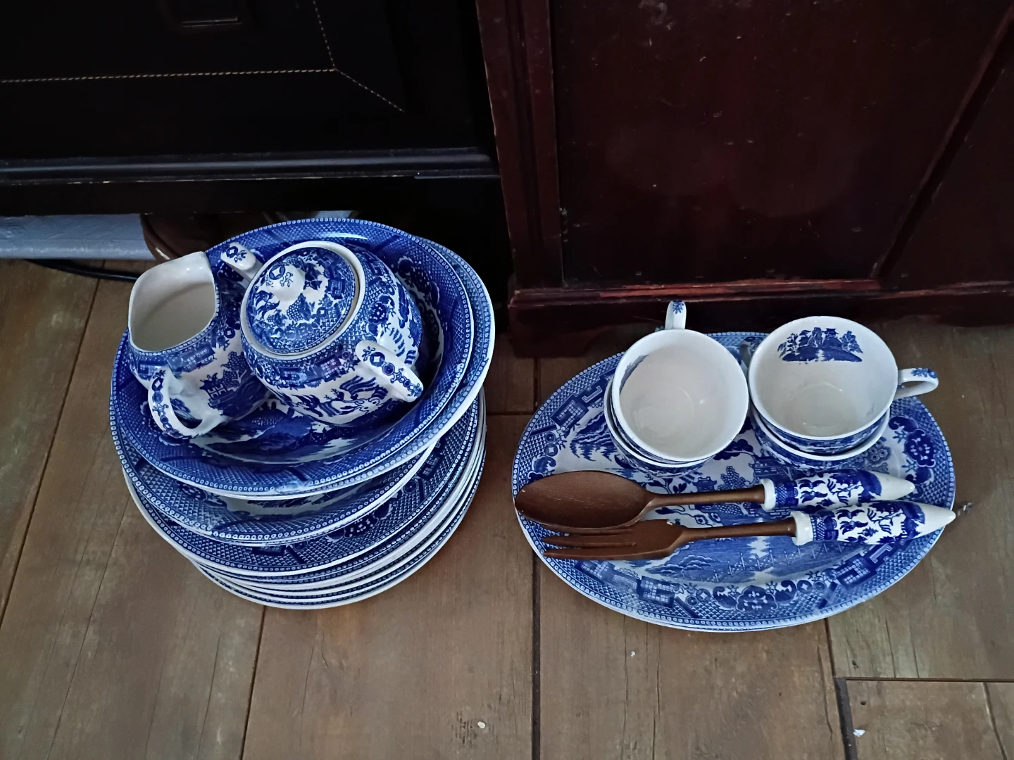 Blue Willow dishes