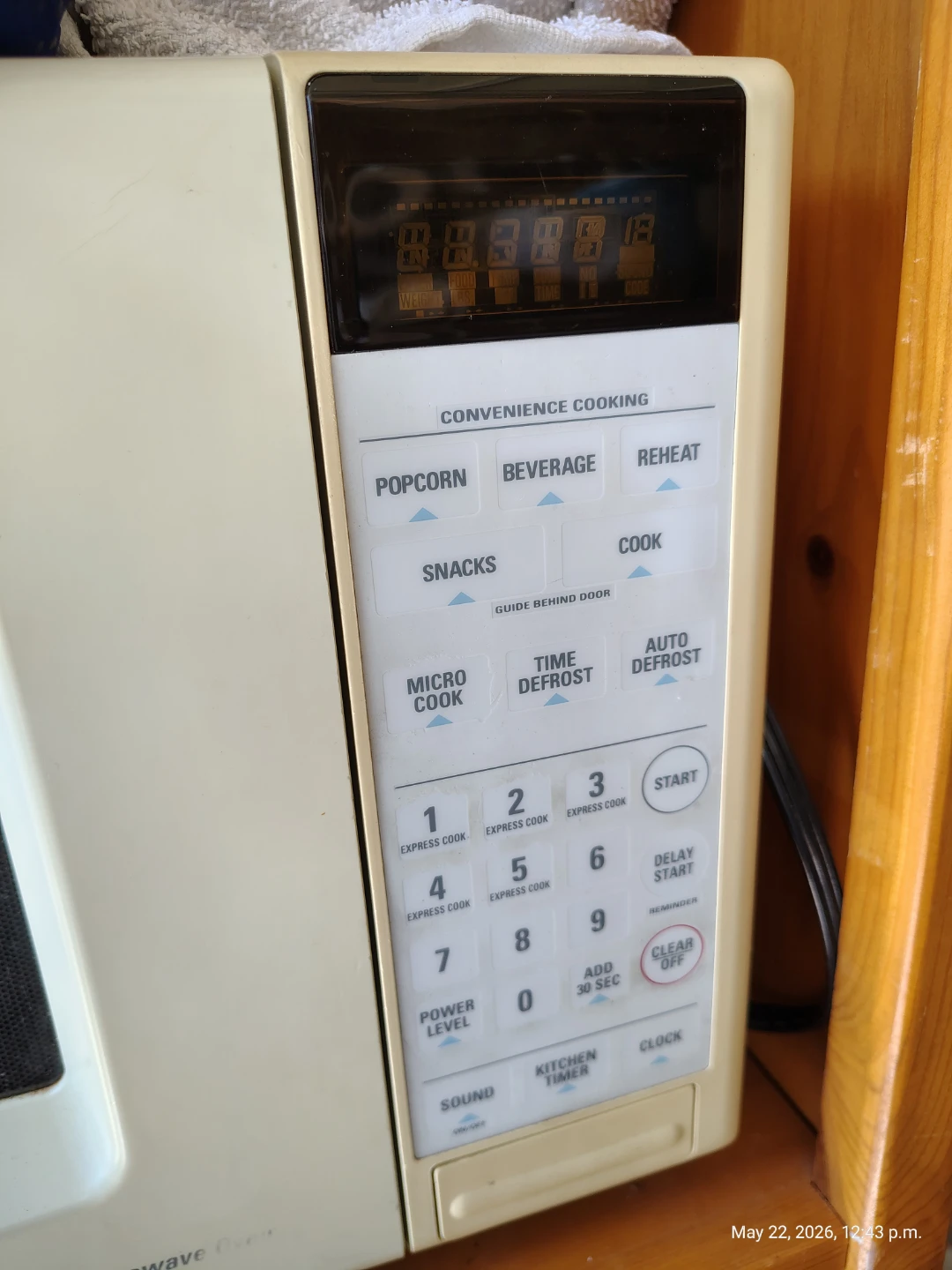 GE 1000 Watt Microwave - photo 2