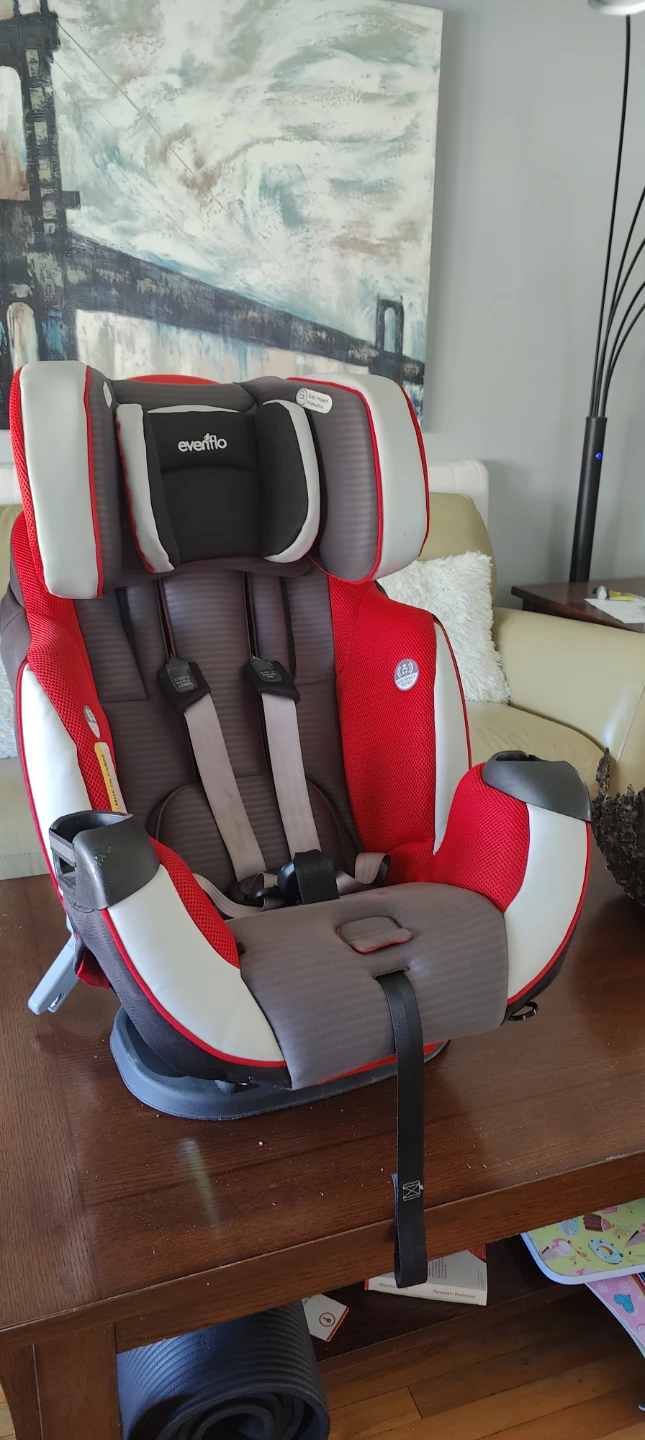 PENDING PICK UP Evenflo Symphony Car Seat
