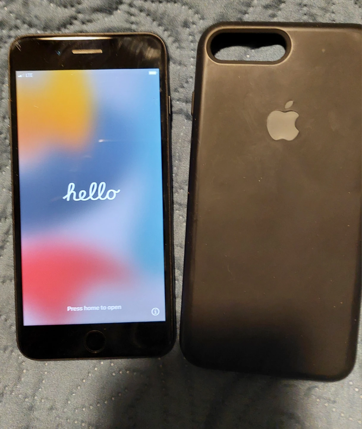 Apple iPhone 7 Plus - Black 128gb UNLOCKED