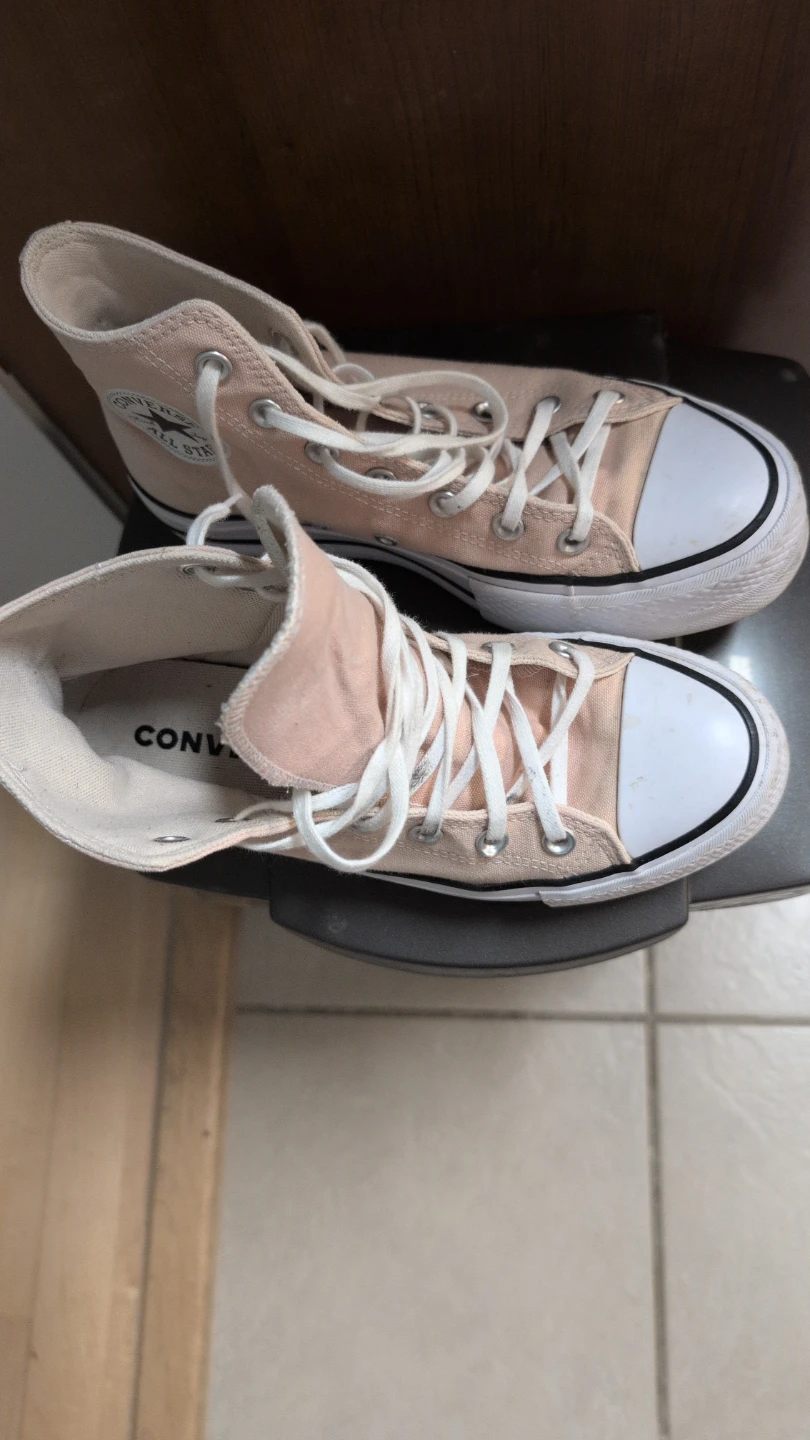Converse Chuck Taylor All Star High Top Sneakers - Peach Size 7