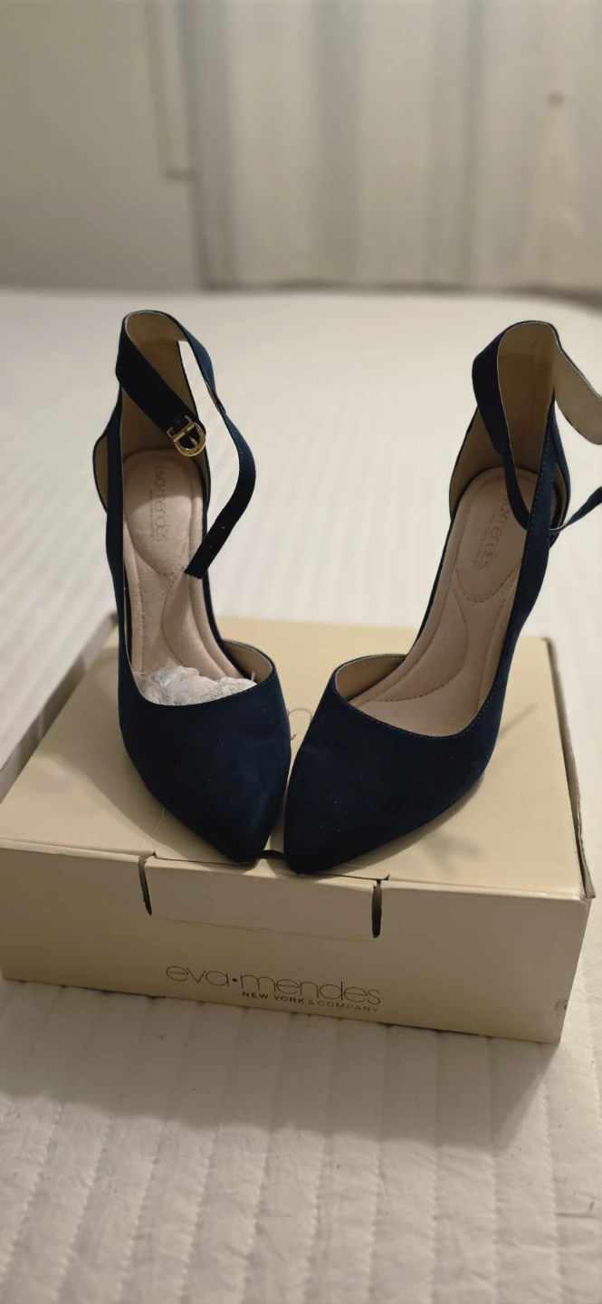 Eva Mendes New York & Company Green Velvet Heels - photo 4