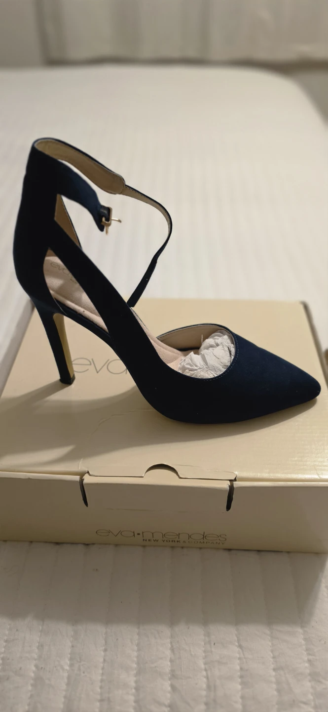 Eva Mendes New York & Company Green Velvet Heels - photo 5