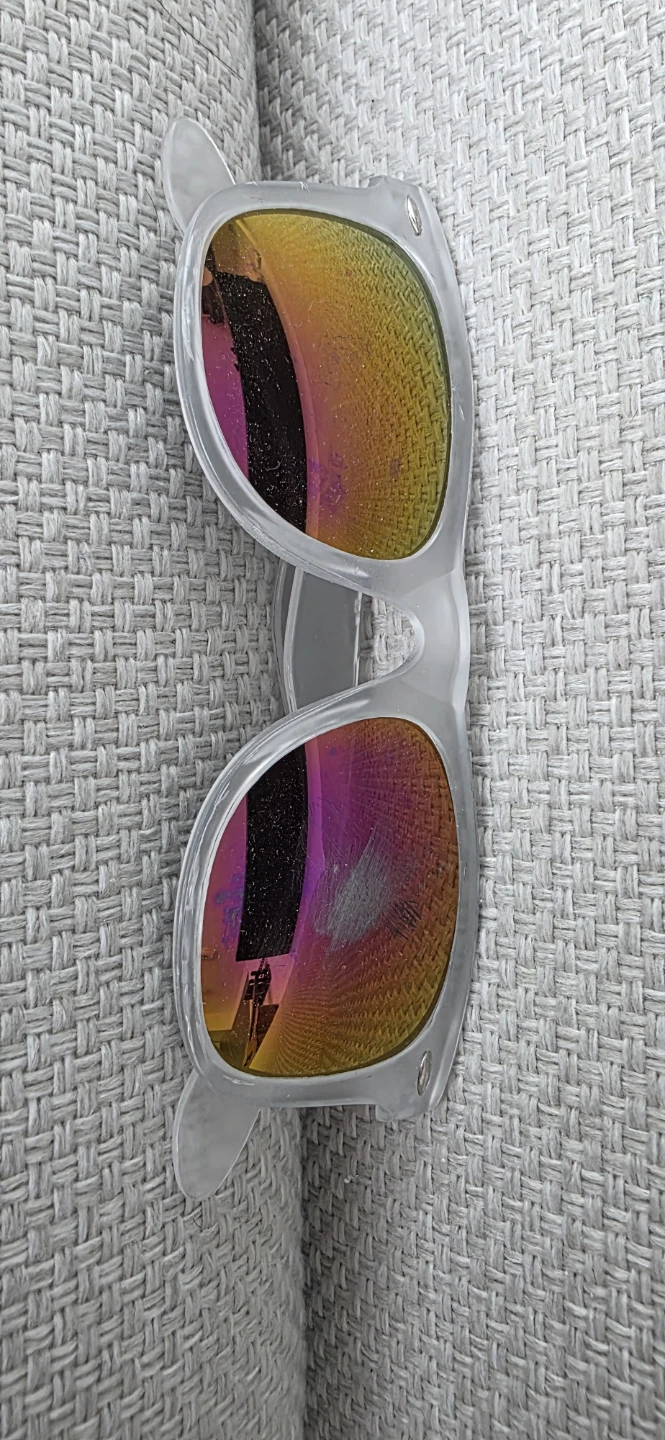 Silver-like Sunglasses with Mirrored Lenses